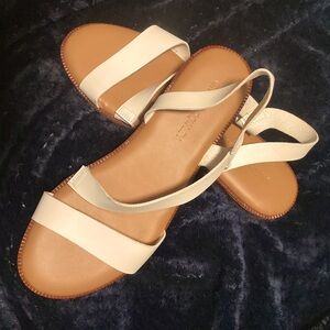 Cynthia Rowley White Sandal size 9